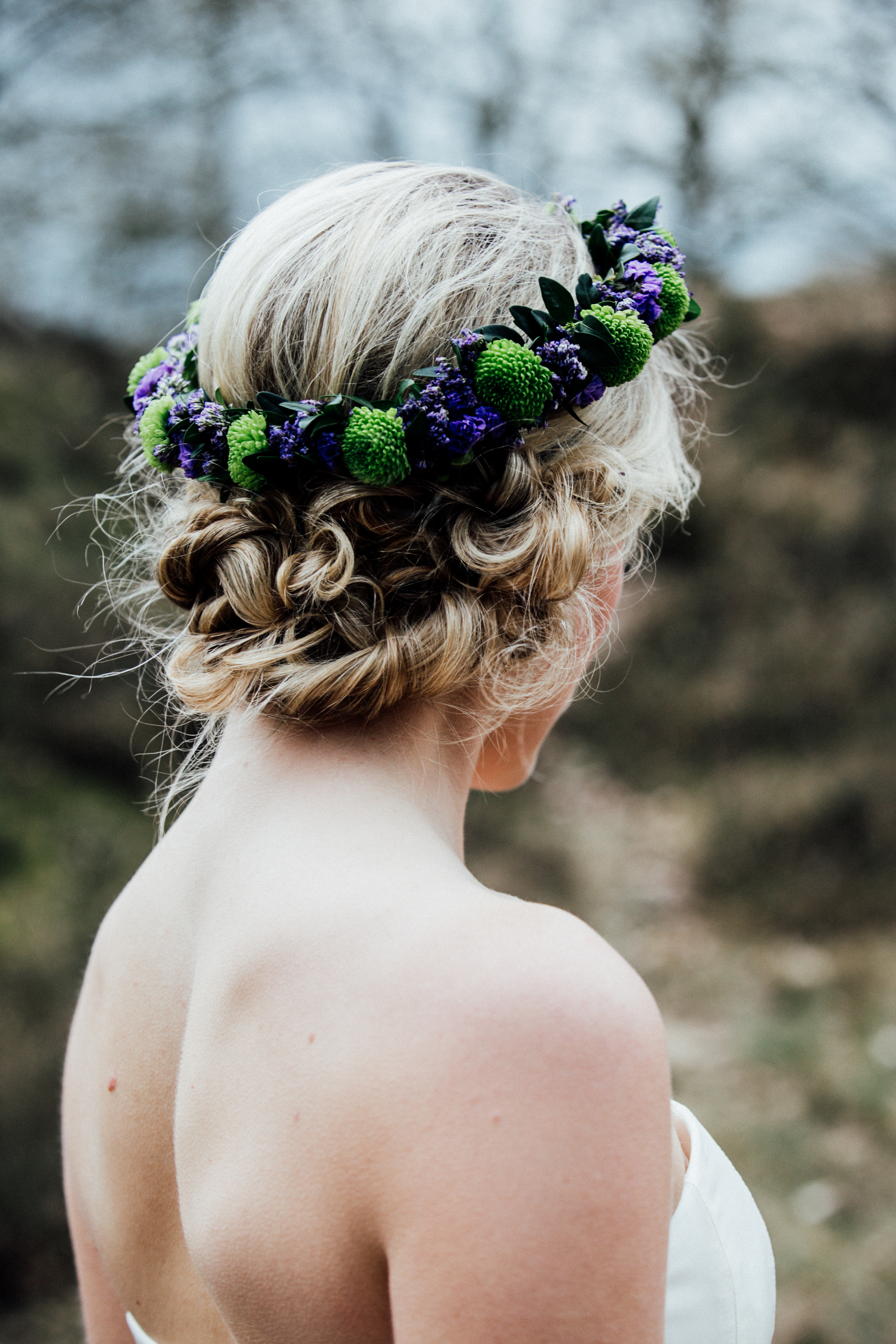 Hochsteckfrisur für einen Hochzeitstag
