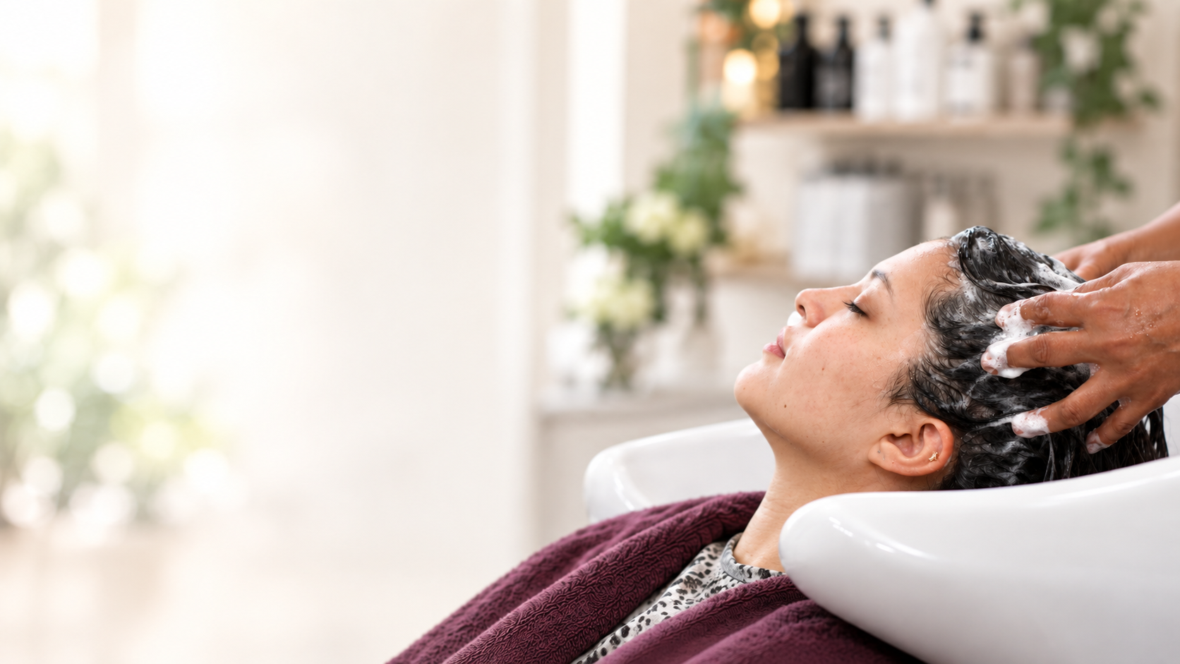 Entspannte Haarwäsche im Salon